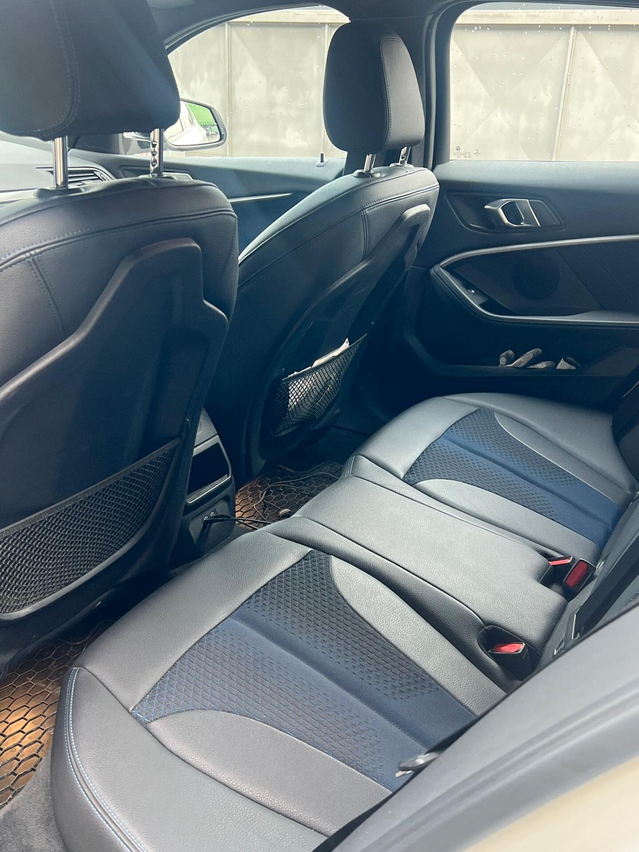 Bmw 118 118d 5p. Msport
