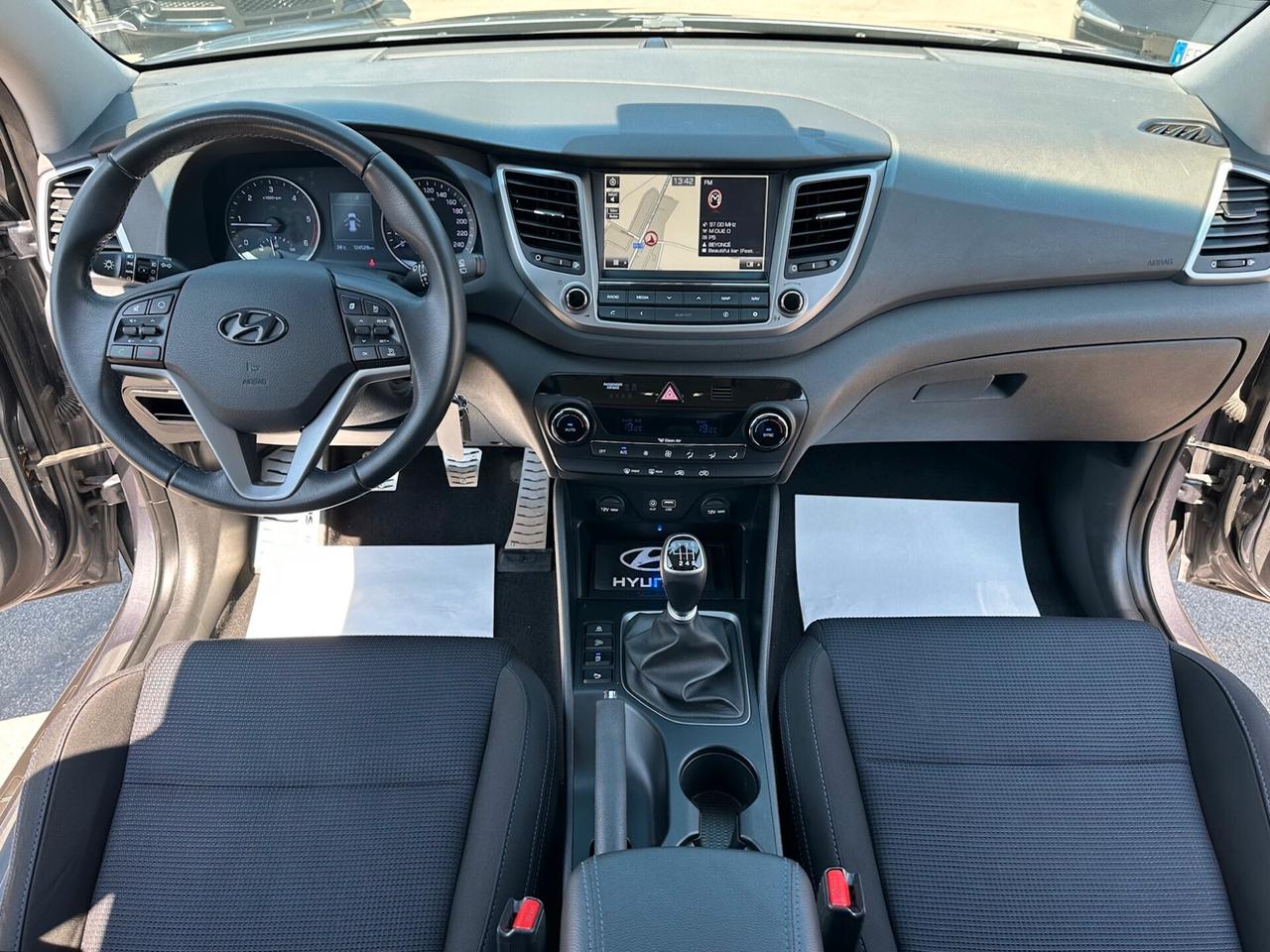 Hyundai Tucson 1.7 CRDi XPossible /km doc/navi/camera/pedane