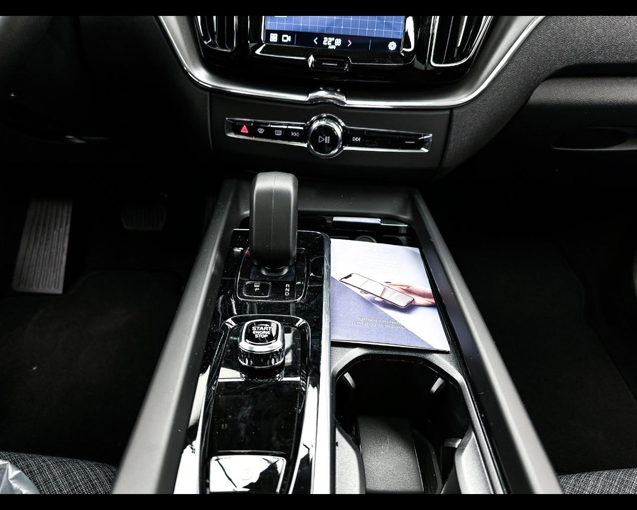 VOLVO XC60 (2017-->) - XC60 T6 Plug-in hybrid AWD automatico Core