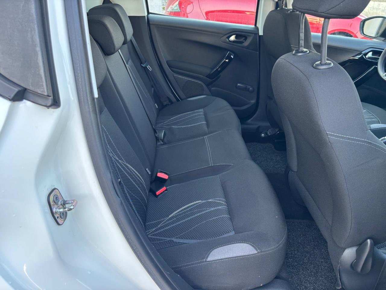 Peugeot 208 1.4 HDi 68 CV 5 porte Access