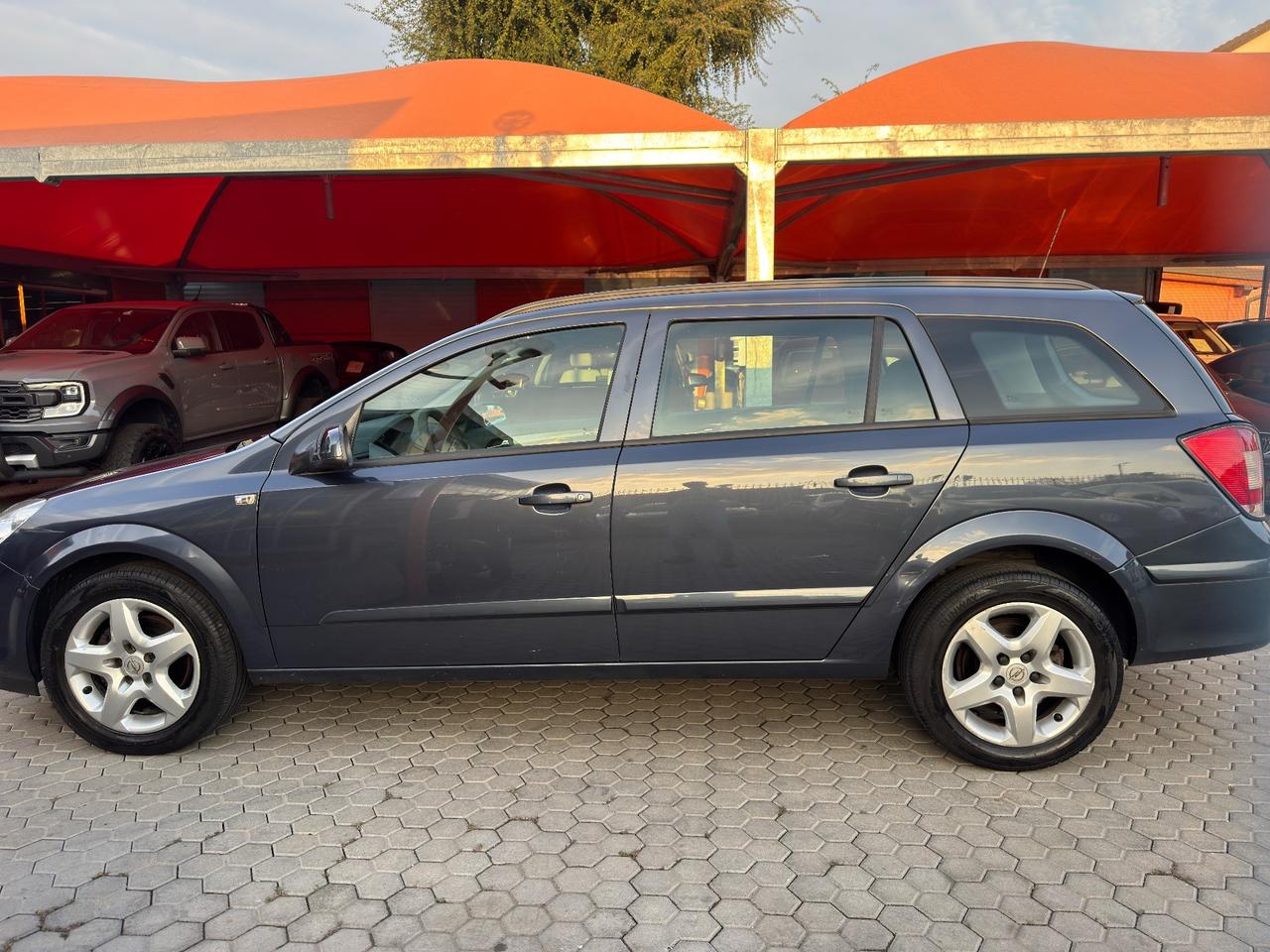Opel Astra ADATTA A NEOPATENTATI 1.4 16V Twinport Station Wagon Enjoy