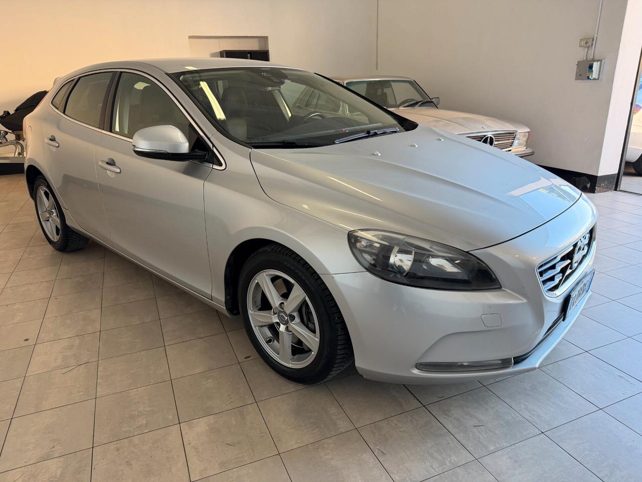 Volvo V40 D2 1.6 Momentum CAMBIO AUTOMATICO