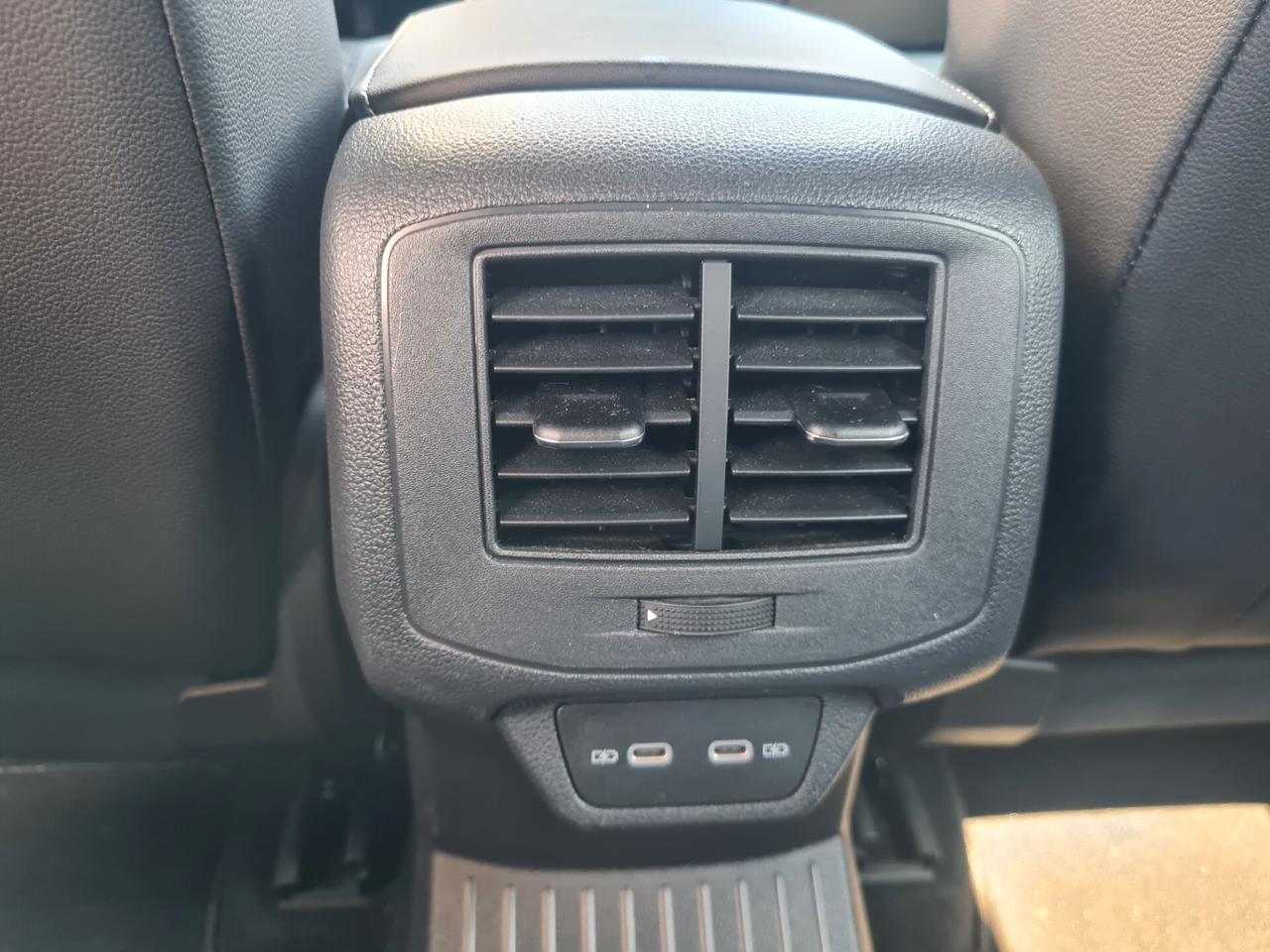 Volkswagen T-Roc 2.0 TDI SCR 150 CV DSG 4MOTION R-Line