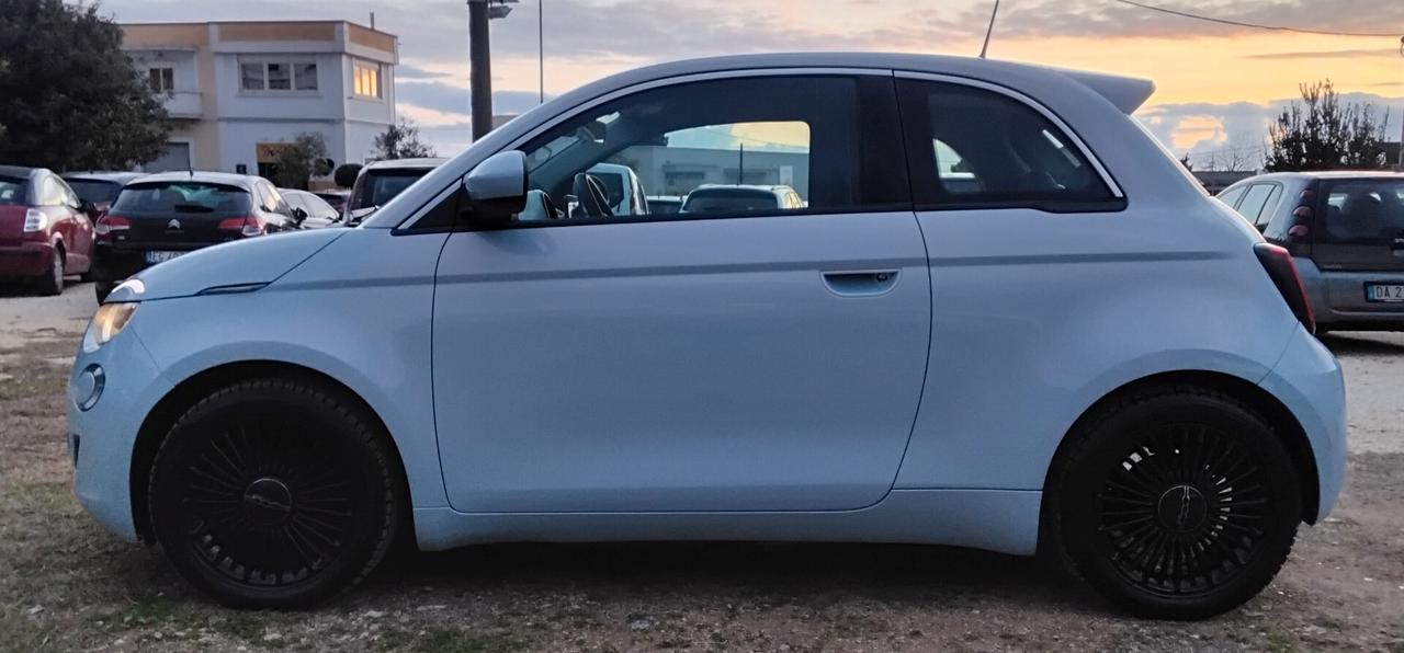 Fiat 500 500e Berlina 42 kWh La Prima