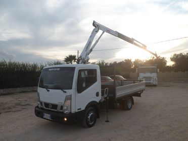 Nissan cabstar cassone con gru