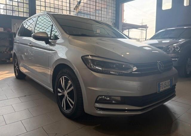 Volkswagen Touran 2.0 TDI 150 CV SCR DSG Executive BlueMotion Tech. 7 POSTI