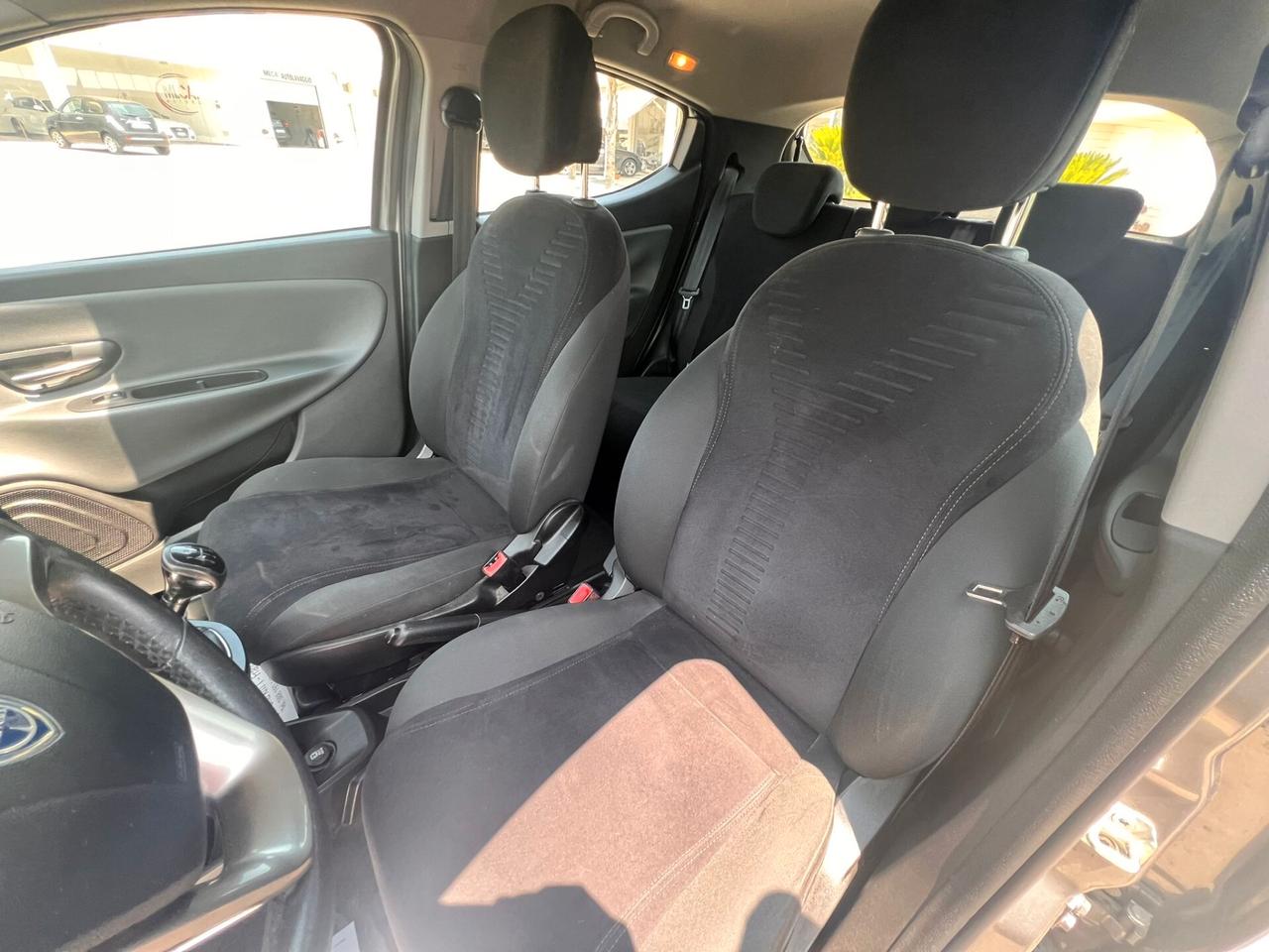 Lancia Ypsilon 1.3 MJT 16V 95 CV 5 porte S&S Silver