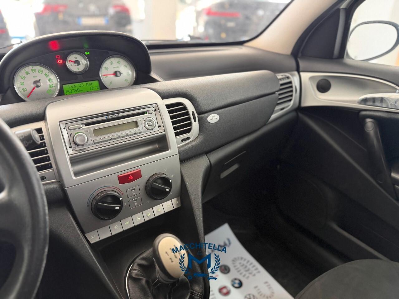 Lancia Ypsilon PLATINO