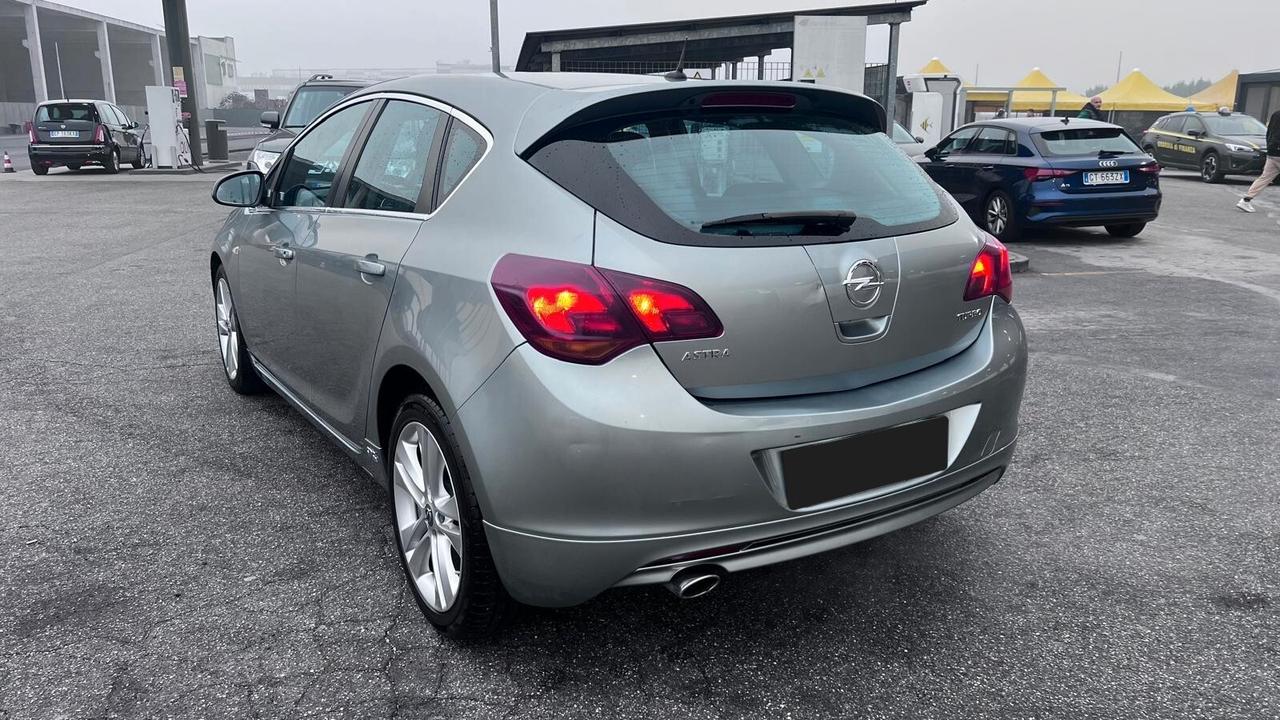 Opel Astra 1.6 Turbo 180CV 5 porte Cosmo S
