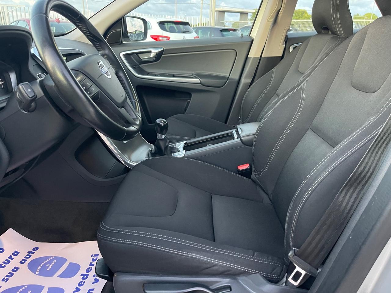 VOLVO XC60 2.4 D4 190CV 4WD MANUAL FUL TETTO 16