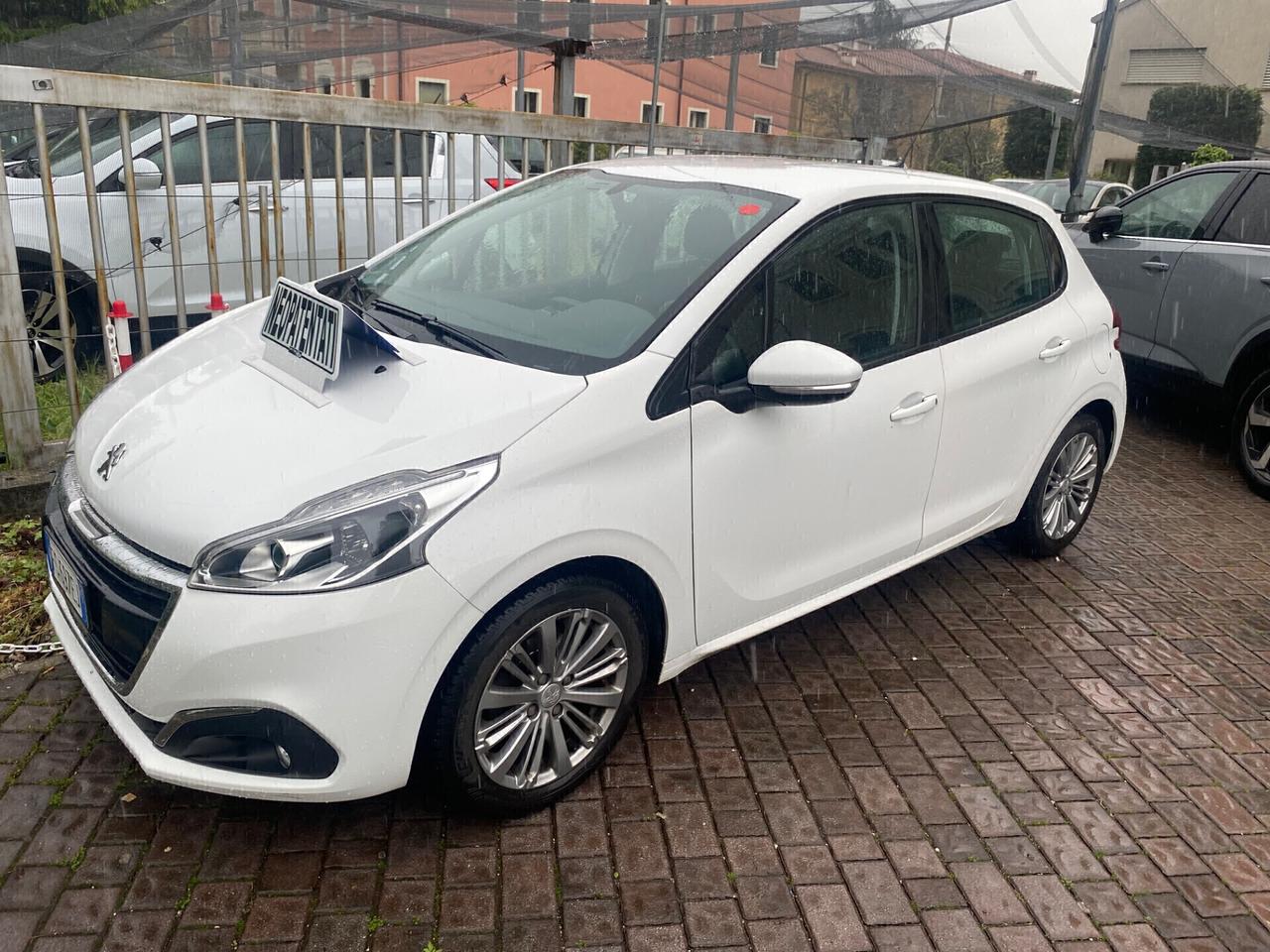 Peugeot 208 1.2 BENZINA. SOLO 79000km Allure