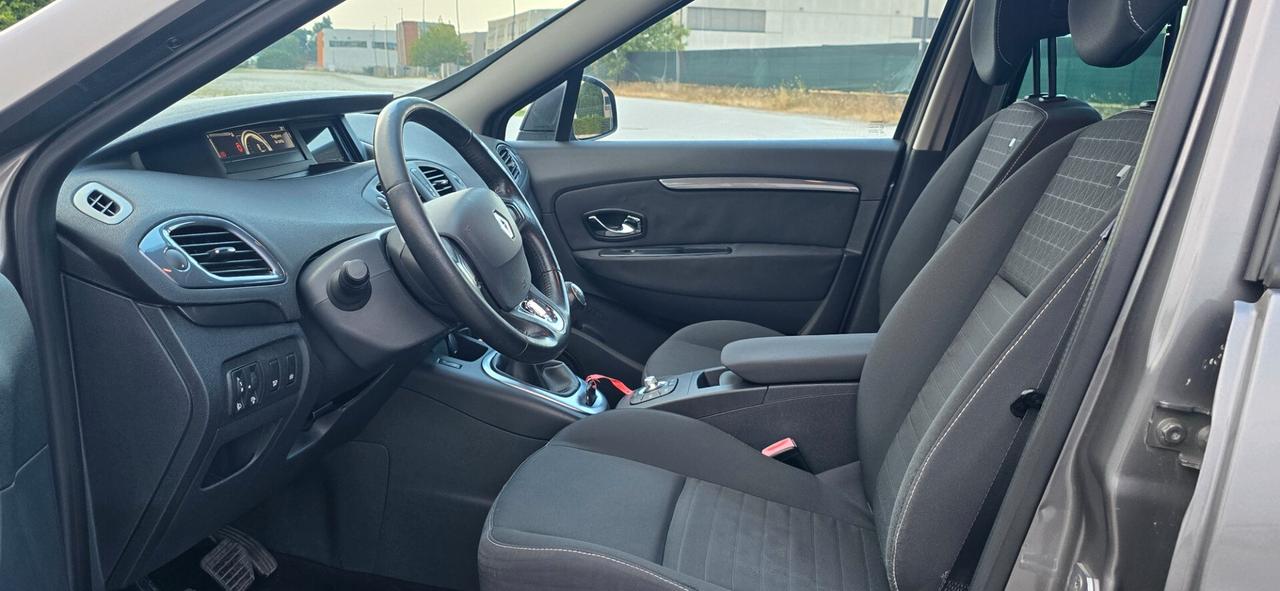Renault Scenic Scénic XMod dCi 110 CV EDC Limited