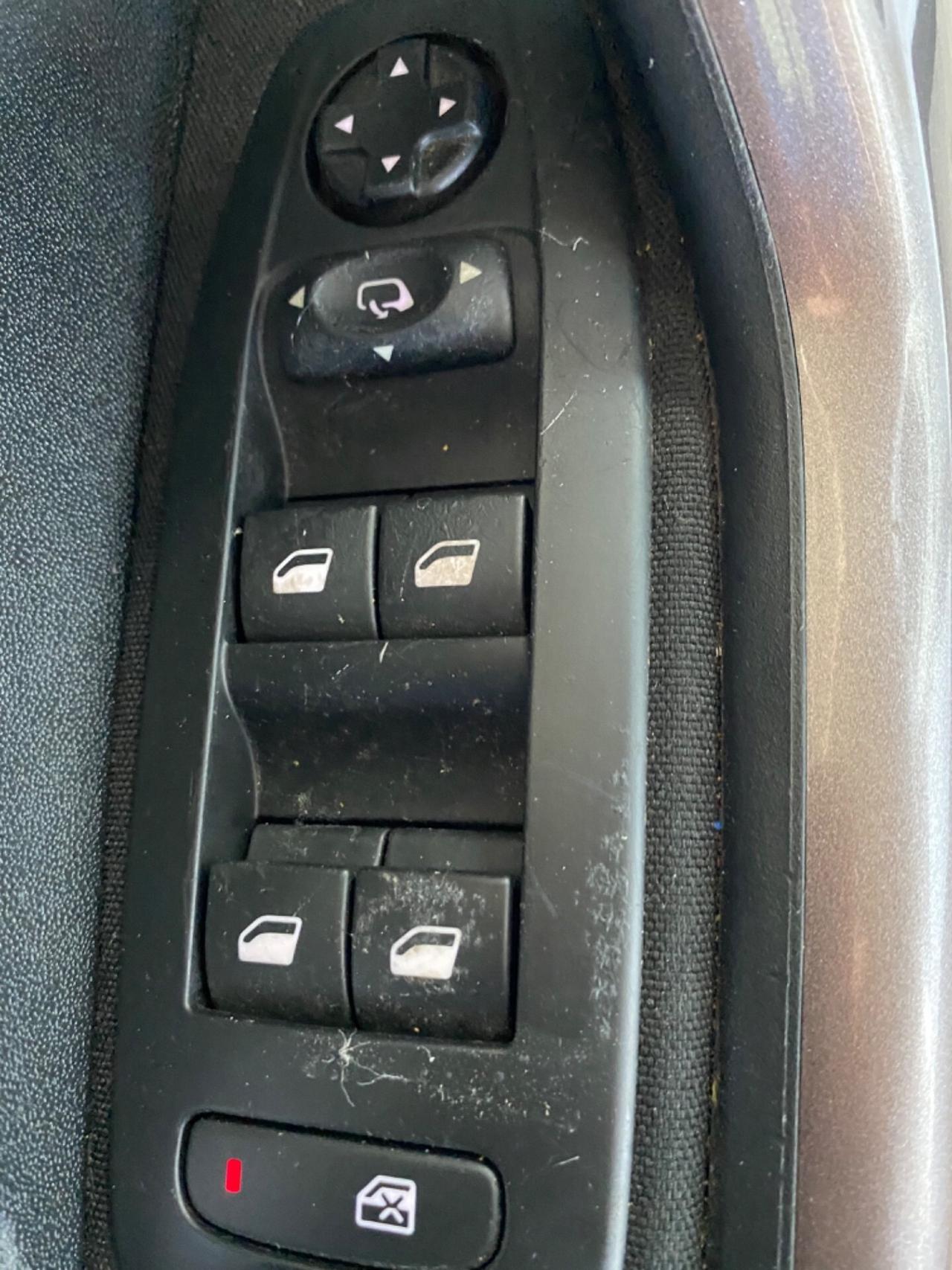 Peugeot 2008 1.6 HDI Automatica 2014 Full Navi