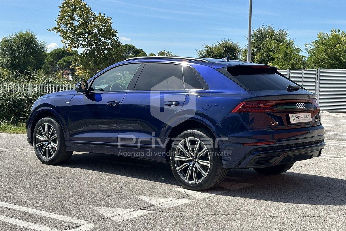 AUDI Q8 55 TFSI quattro tiptronic