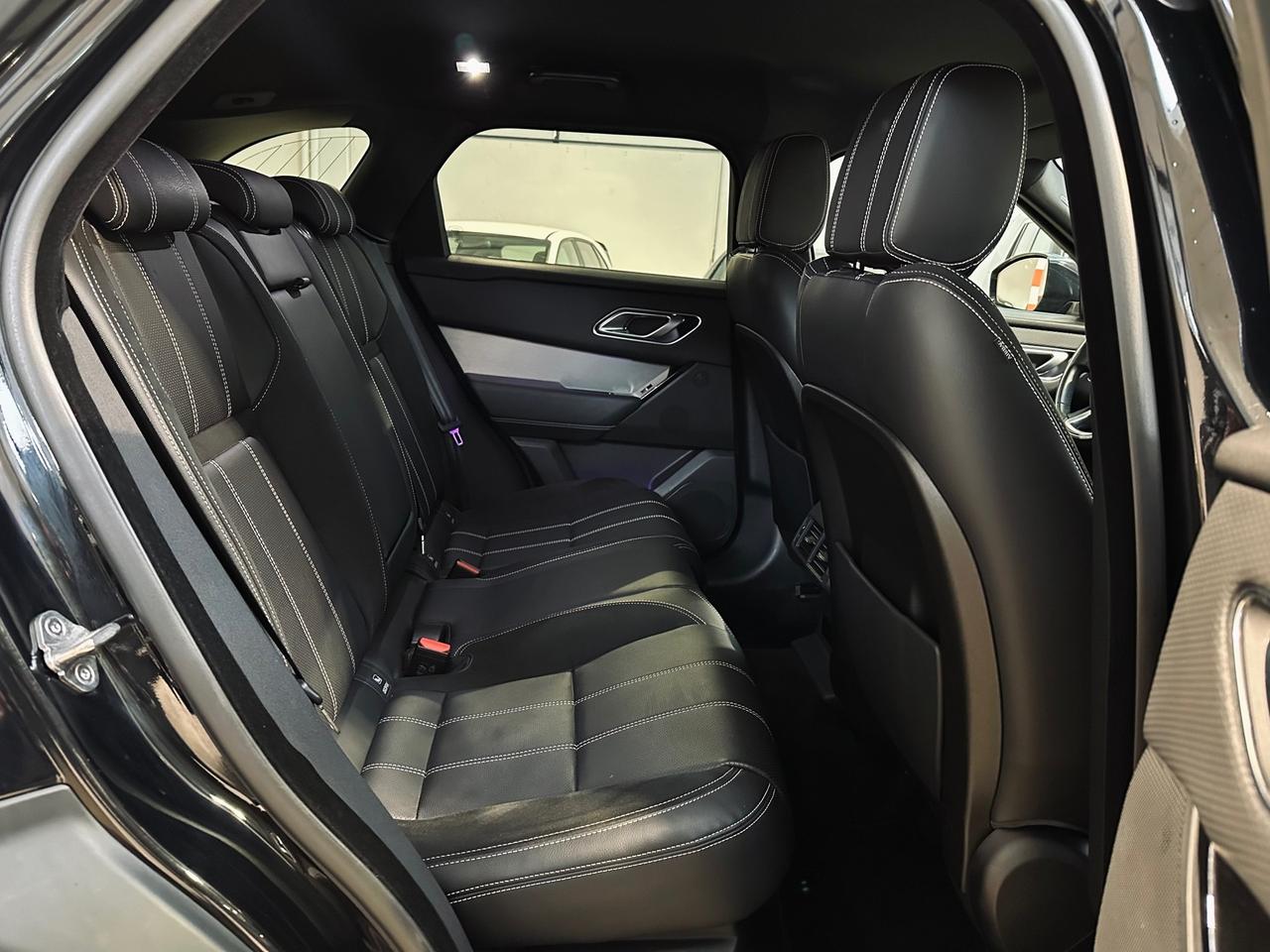 Land Rover Range Rover Velar R-Dynamic 240cv TOTAL BLACK-SCHERMI-LUCI AMBIENTE