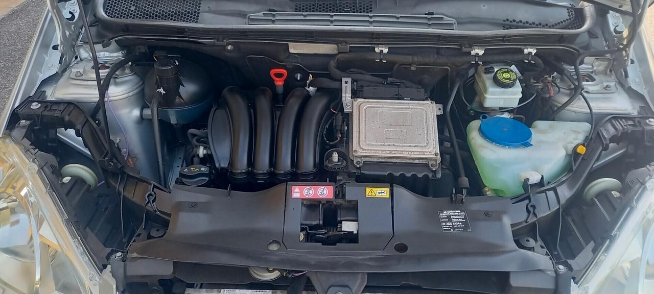 Mercedes-Benz Classe A 160 BlueEFFICIENCY Benzina cc. 1.5 CV. 95 - 5 Porte 5 Posti Euro 5 Utilizzabile anche per i Neopatentati.