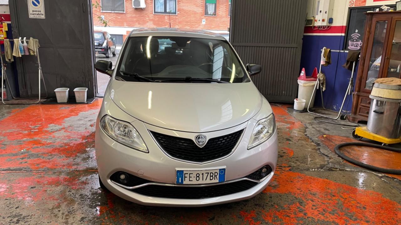 Lancia Ypsilon 1.2 69 CV 5 porte GPL Ecochic Silver