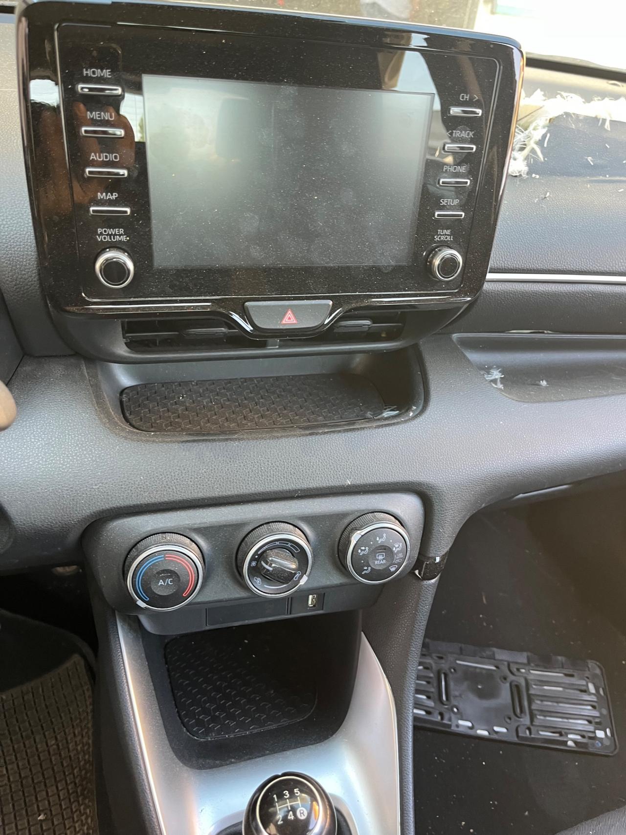 Toyota Yaris 1.0 benzina. INCIDENTATA