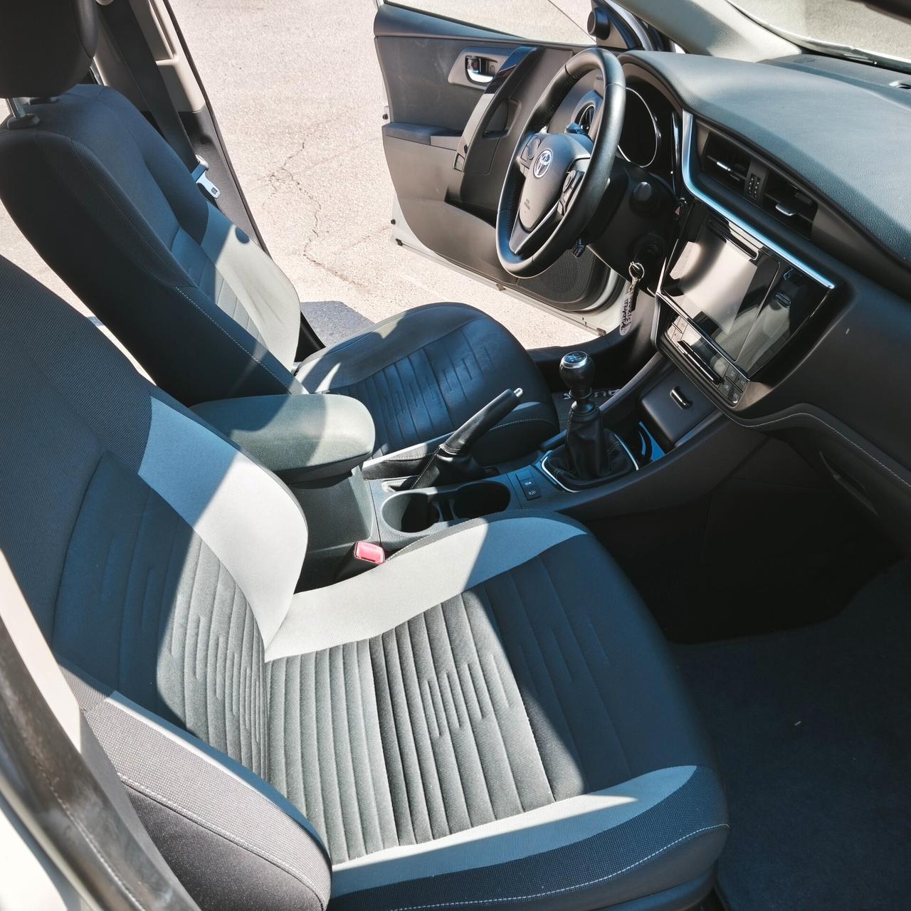 Toyota Auris 1.6 D-4D Lounge