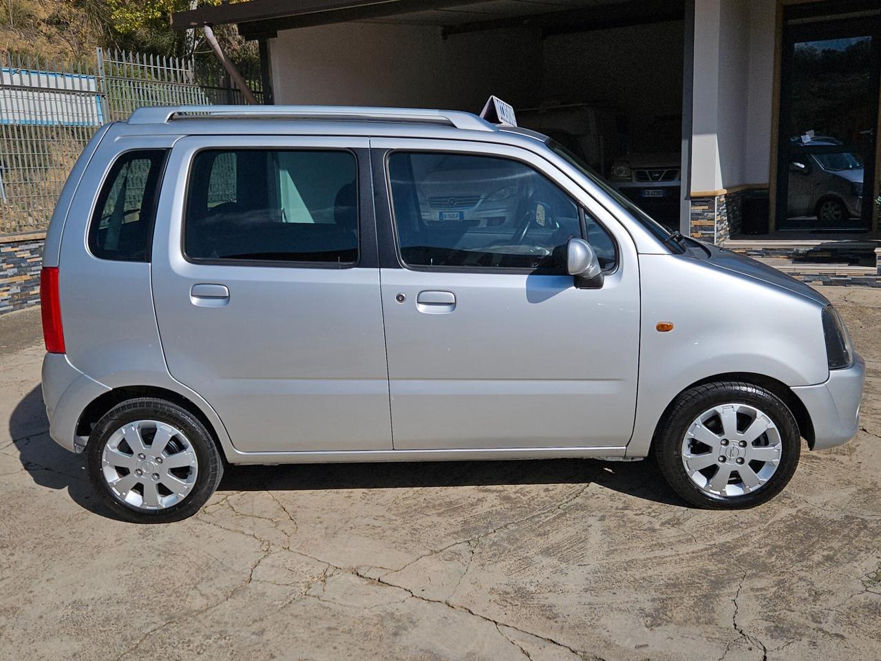 Opel Agila 1.2 16V Twinport 60.000 km