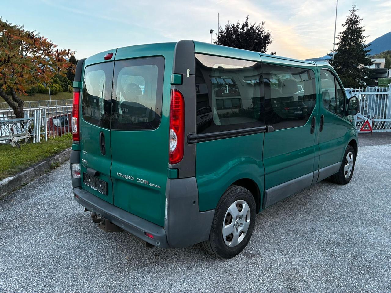 OPEL VIVARO 9 POSTI 2.0 DCi 115CV 6M + GANCIO + DOPPIA PORTA LATERALE