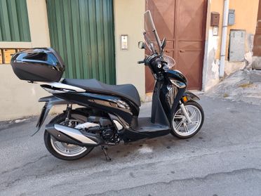 Honda SH 350i da V e t r i n a