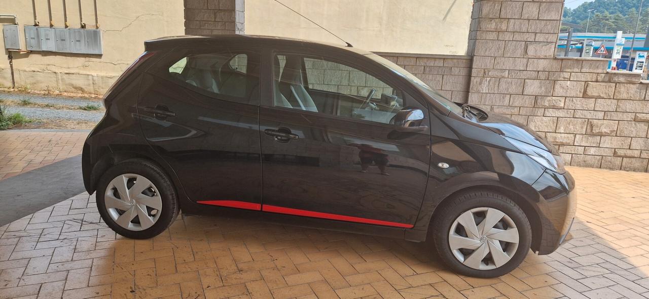 Toyota Aygo 1.0 VVT-i 69 CV 5 porte 21.950 km.