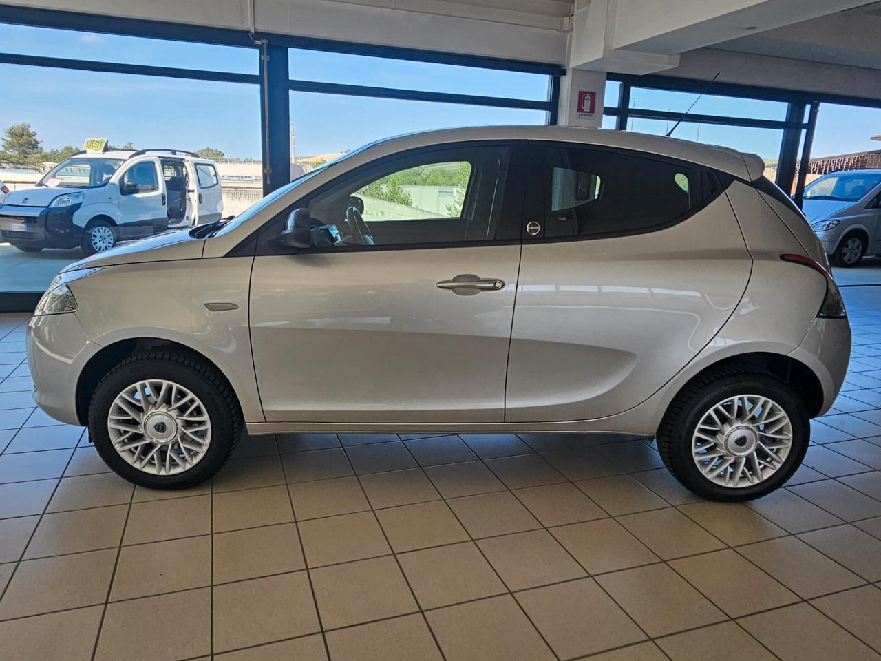 Lancia Ypsilon 0.9 TwinAir 85 CV 5 porte Metano Ecochic Gold