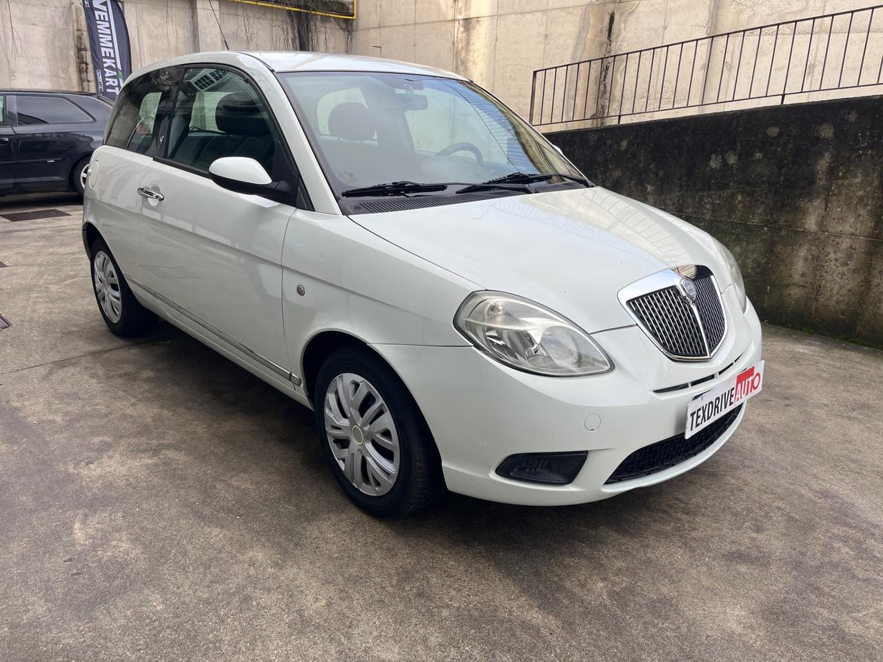 Lancia Ypsilon 1.4 16V Platino