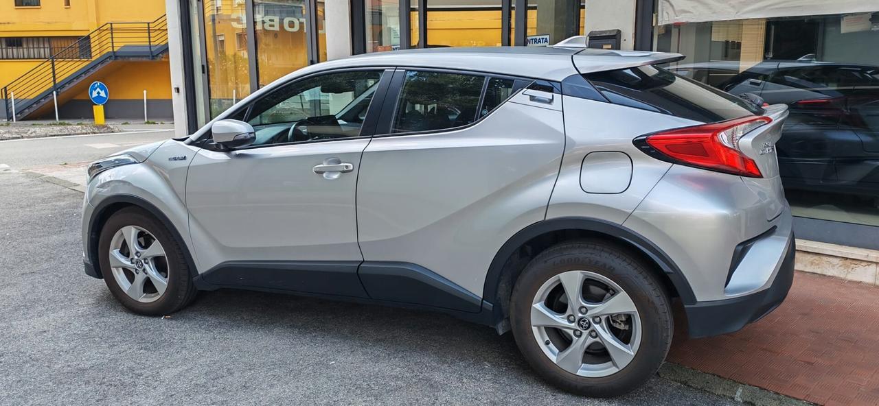 Toyota C-HR 1.8 Hybrid E-CVT Active