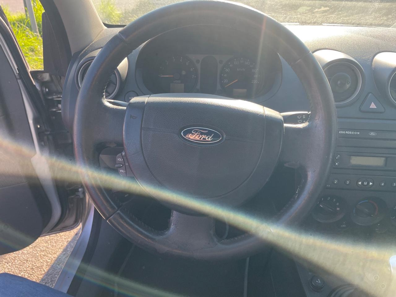 Ford Fiesta 1.4 16V 5p. Ghia