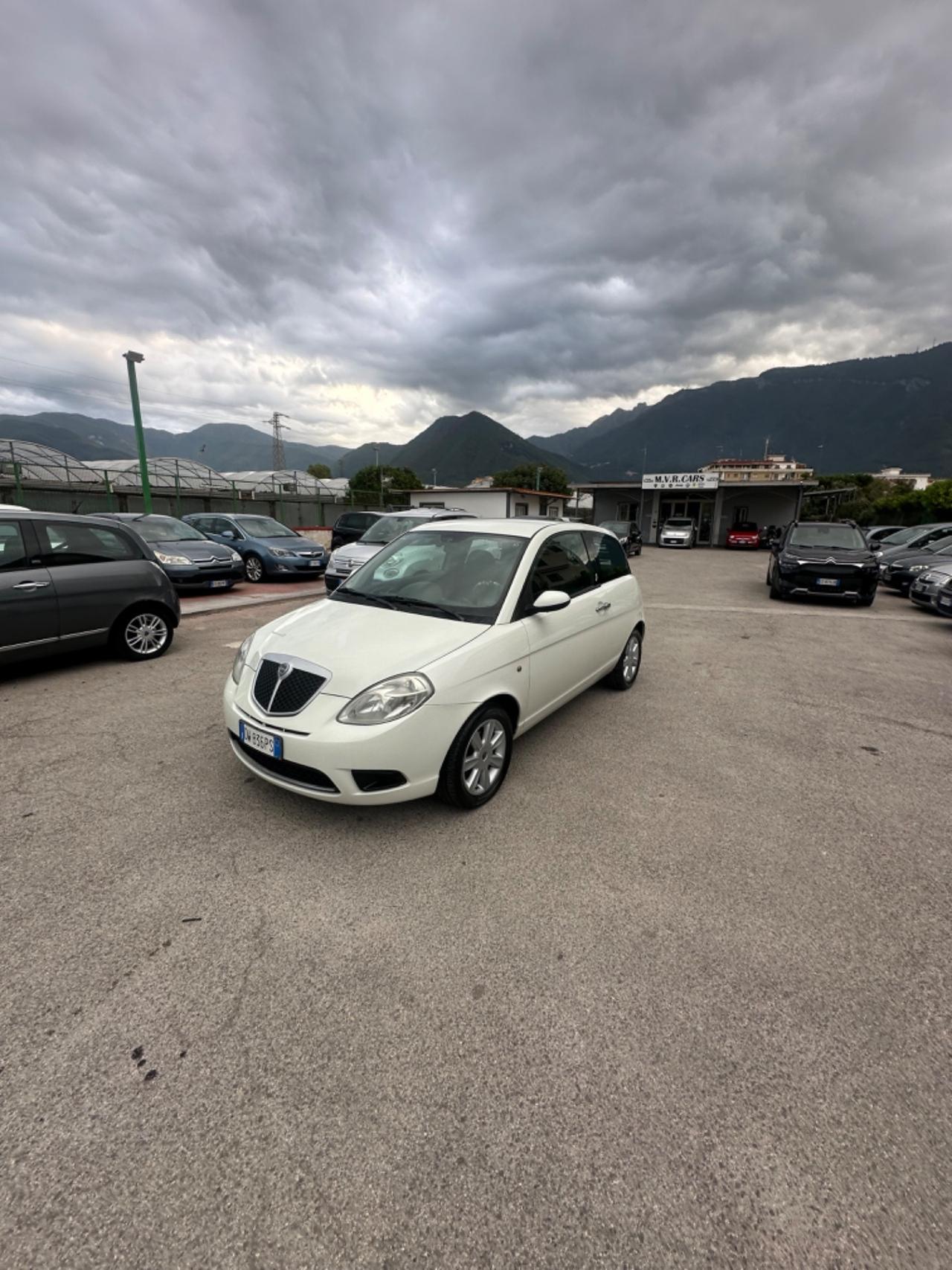 Lancia Ypsilon 1.3 MJT 75 CV Argento