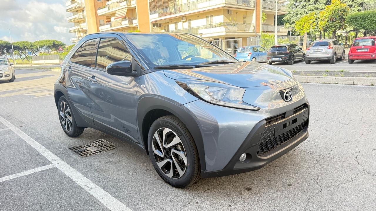 Toyota Aygo X 1.0 VVT-i 72 CV 5 porte Lounge Air S-CVT LED NAVI KAMERA PDC CERCHI 16 CAR PLAY KM 0