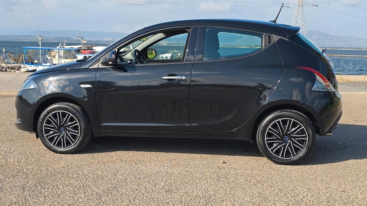 Lancia Ypsilon 1.0 FireFly 5 porte S&S Hybrid Alberta Ferretti