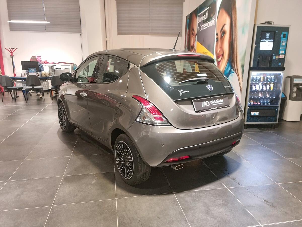 Lancia Ypsilon Gold 1.0 Hybrid 70cv AZIENDALE