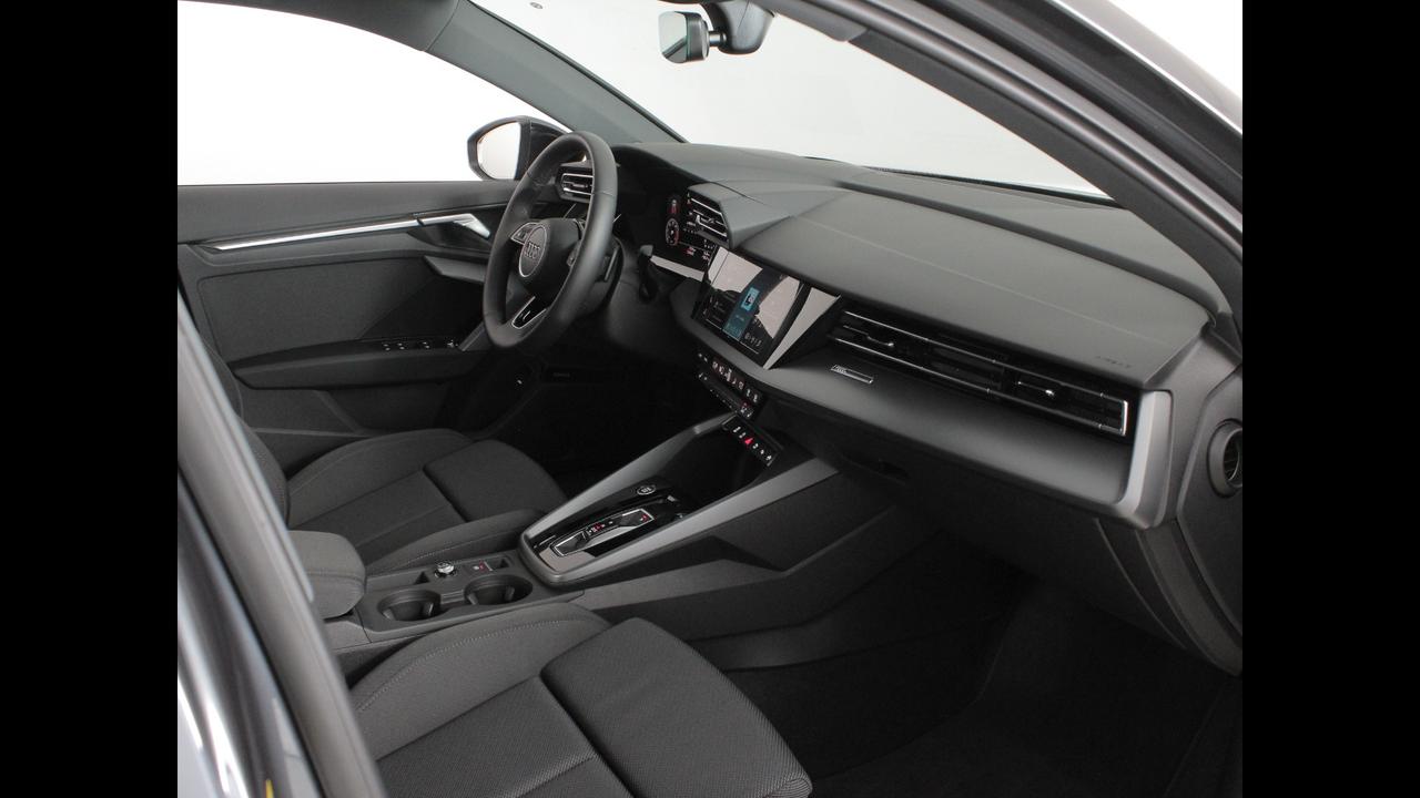 AUDI A3 IV 2024 allstreet - A3 allstreet 35 2.0 tdi Business s-tronic