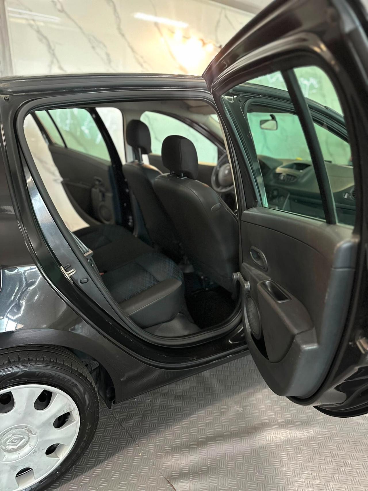 Renault Clio 1.2 16V 5 porte Le Iene
