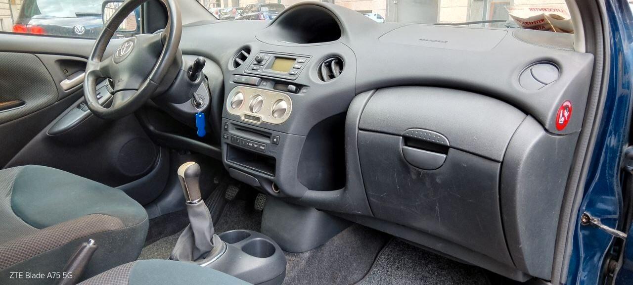 Toyota Yaris 1.0i 16V 3 porte