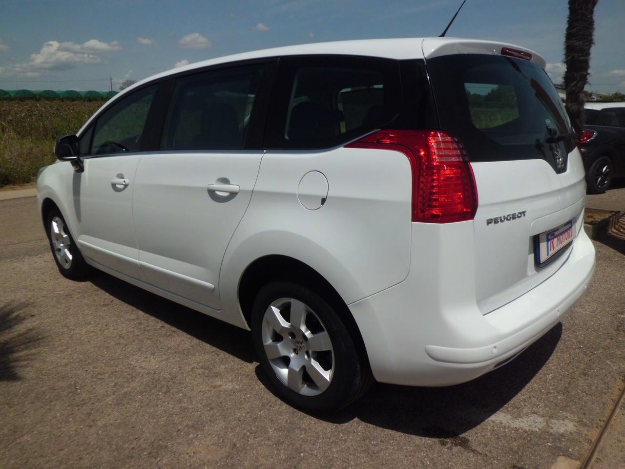 Peugeot 5008 1.6 e-HDi 115CV Stop&Start cambio robotizzato Allure