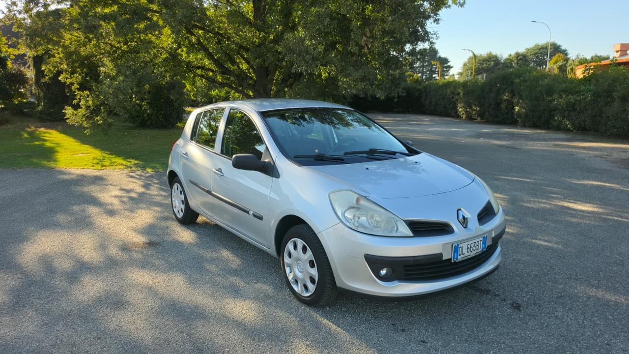 Renault Clio Storia 1.2 16V 5 porte Dynamique