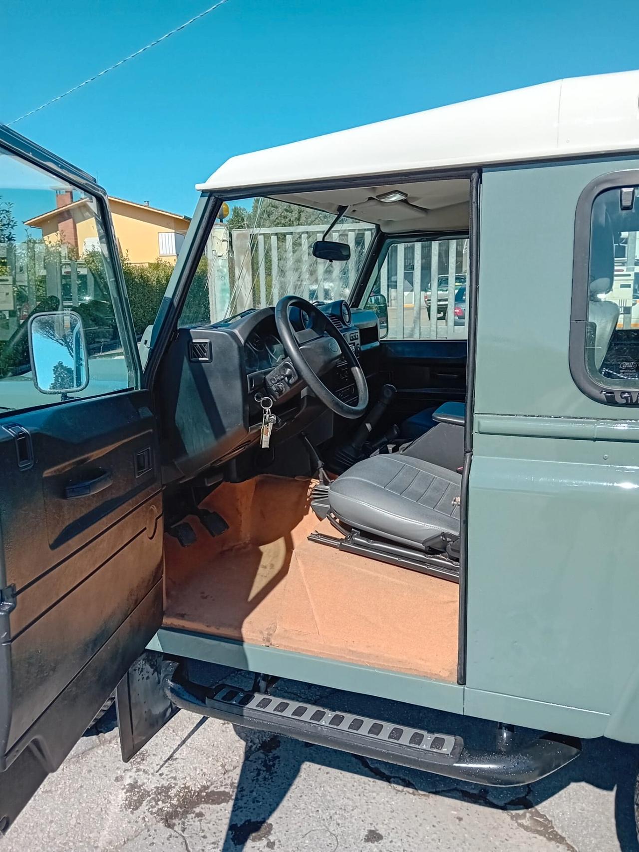 Land Rover Defender 90 2.4 TD4 Station Wagon SE