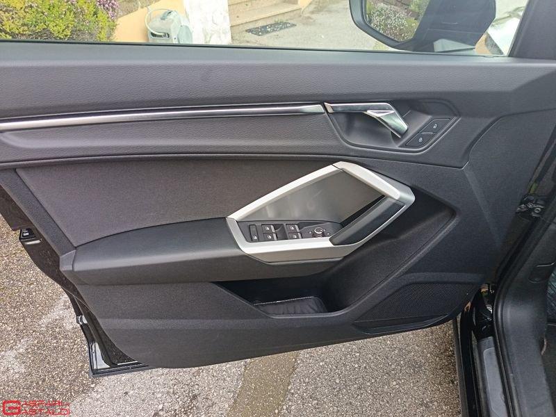 Audi Q3 35 TDI S tronic Business