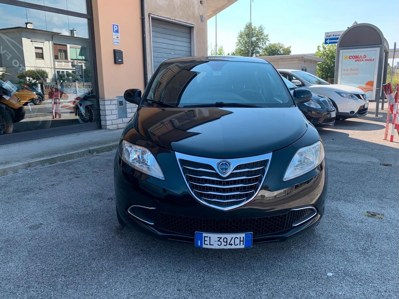 Lancia Ypsilon 1.2 69 CV S&S Silver Neopat.