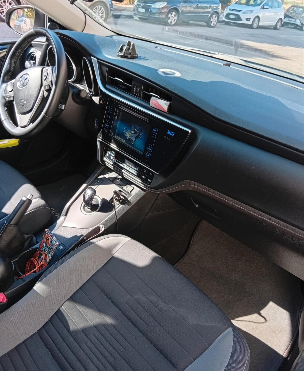 Toyota Auris Touring Sports 1.8 Hybrid Lounge