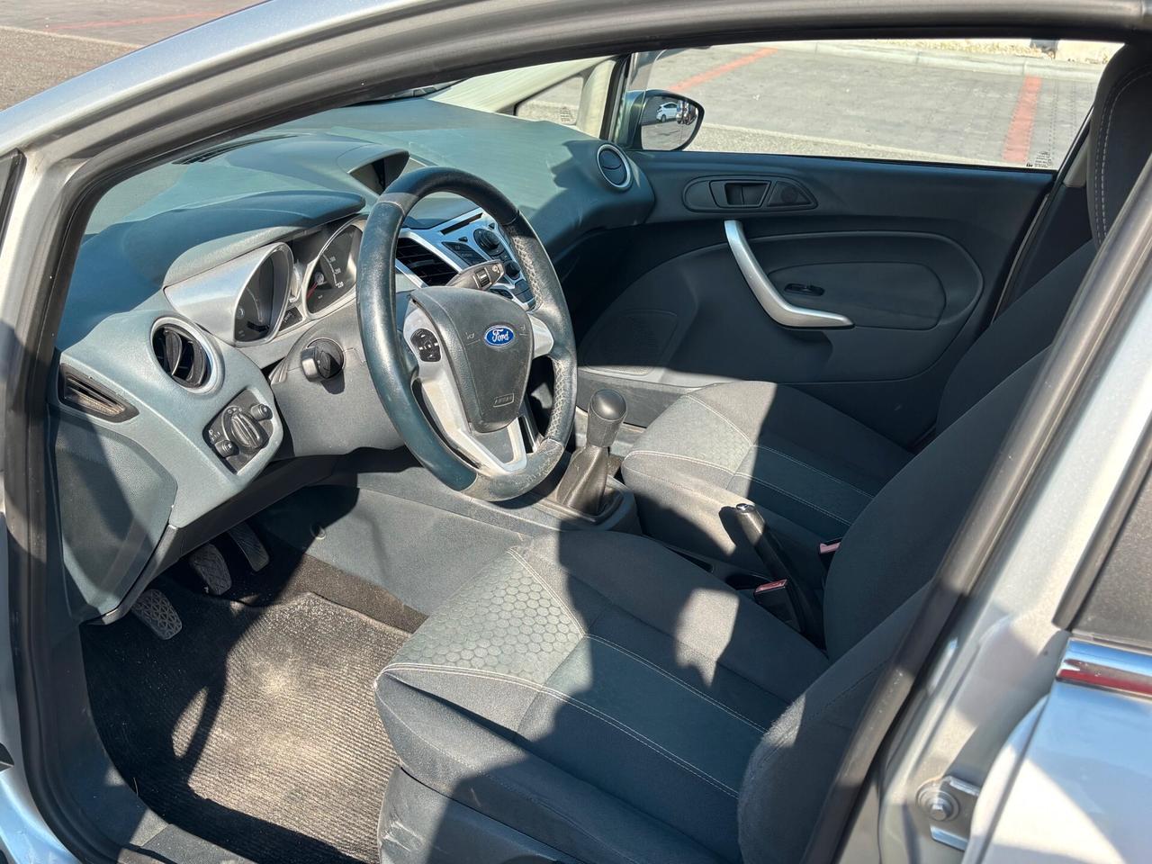 Ford Fiesta 1.4 5 porte Bz.- GPL CONSUMI RIDOTTI, PICCOLA MA COMODA