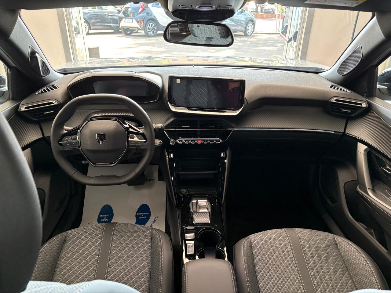 Peugeot 2008 Allure 1.2 Hybrid e-DCS6 - KMO 2026