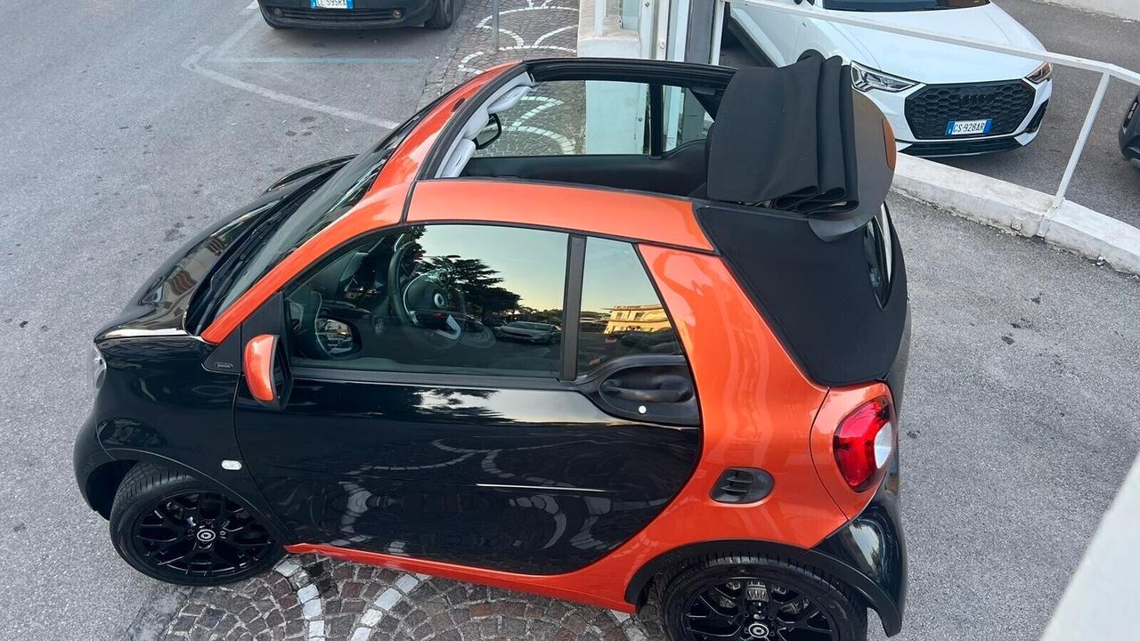 Smart ForTwo 70 1.0 twinamic cabrio Passion Adatta a Neopatentati