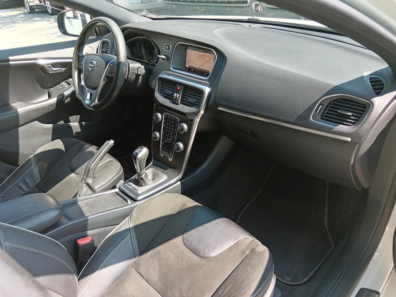 Volvo V40 2.0 D2 120CV R DESIGN NUOVISSIMA
