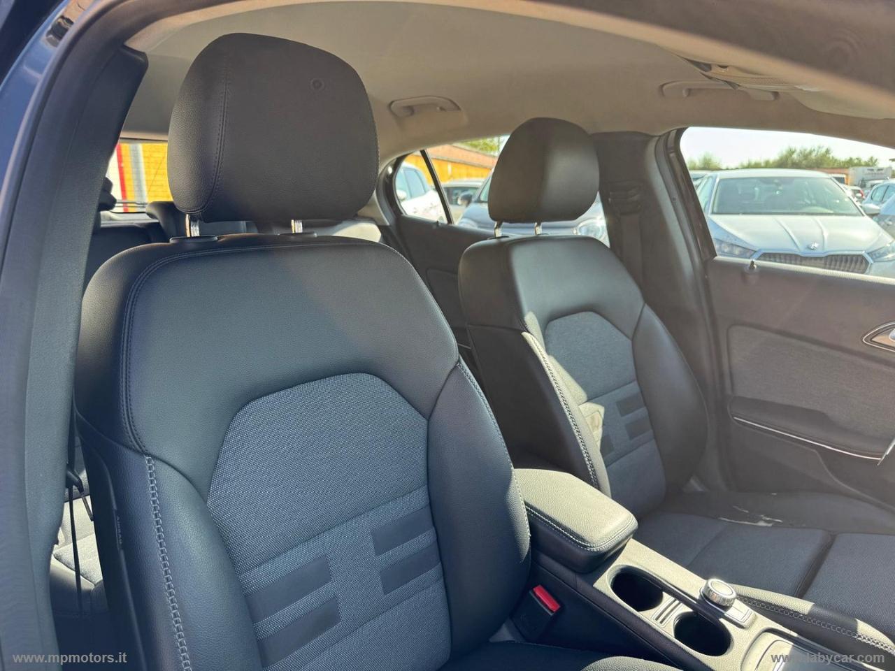 MERCEDES-BENZ GLA 180D AUTOMATIC SPORT 1.5 109CV