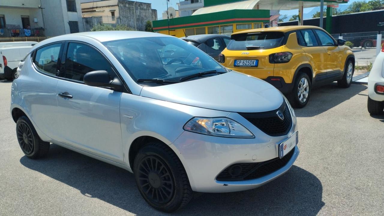 Lancia Ypsilon 0.9 TwinAir 5 porte Metano Ecochic Gold benzina metano